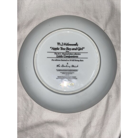 Vintage MJ Hummel Plate "Apple Tree Boy & Girl" 1991 Little Companions 8" Collec - Picture 3 of 5